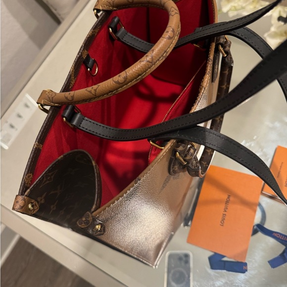 Louis Vuitton OnTheGo Tote/ Medium size in perfect condition like new. - Picture 4 of 14
